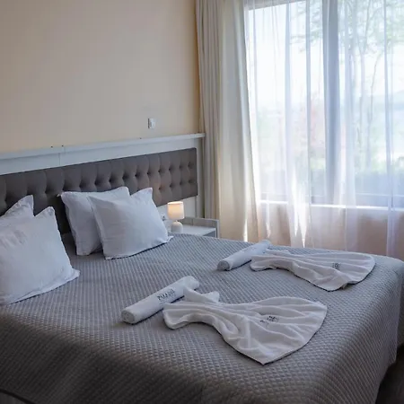 Апартаменты Paradise Deluxe *