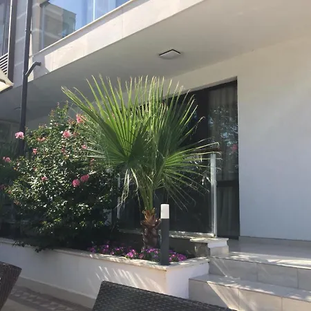 Paradise Deluxe Apartment